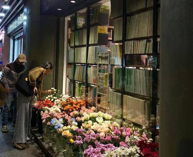 七夕不送玫瑰改送花菜<strong></p>
<p>虚拟币火宝网</strong>！这一届年轻人“反套路”重新定义浪漫