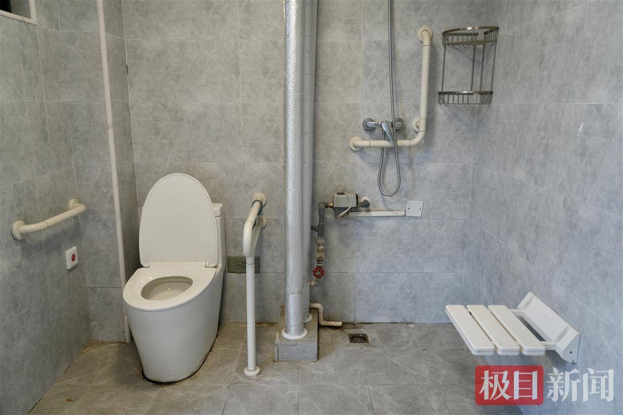 “玻璃娃娃”田艳青踏入武大校园！校方准备无障碍宿舍<strong></p>
<p>虚拟币机器人</strong>，母亲能同寝陪读