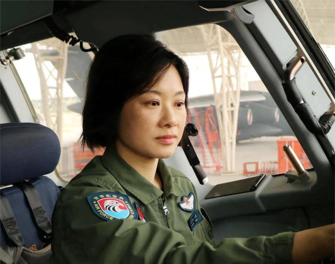 阅兵最帅女机长<strong></p>
<p>如何购买虚拟币</strong>，是她！