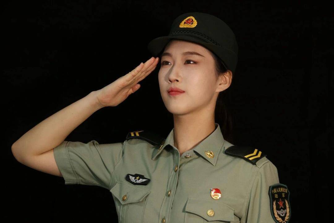 英姿飒爽！四川高校大四女生<strong></p>
<p>彩币虚拟币</strong>，亮相九三阅兵方队