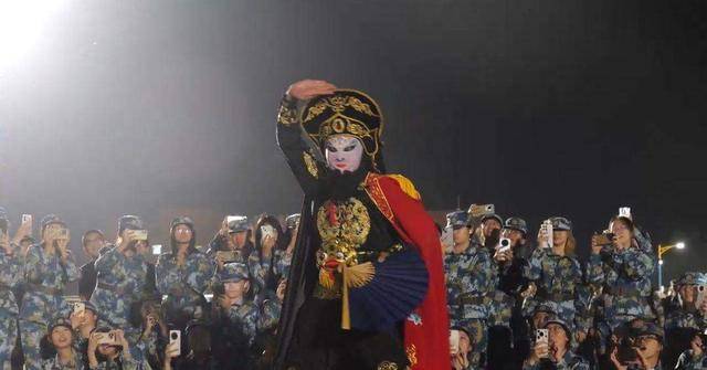 兰州大学军训期间大一女生表演川剧吐火<strong></p>
<p>虚拟币计算器</strong>，校方：学生来自东北，因个人爱好自学