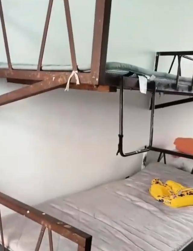 湖南一学生宿舍床铺仅用三角铁和螺丝固定<strong></p>
<p>虚拟币计算器</strong>，学校回应