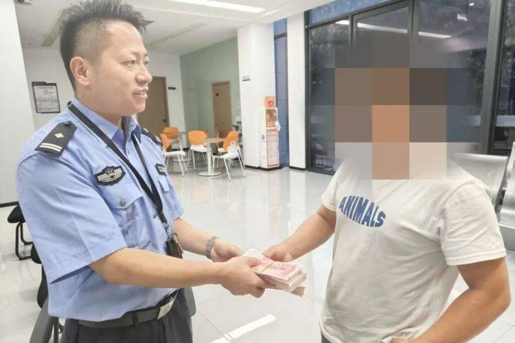 路边发现可疑包裹<strong></p>
<p>中亚虚拟币</strong>，一男子鬼鬼祟祟……民警打开后惊呆了