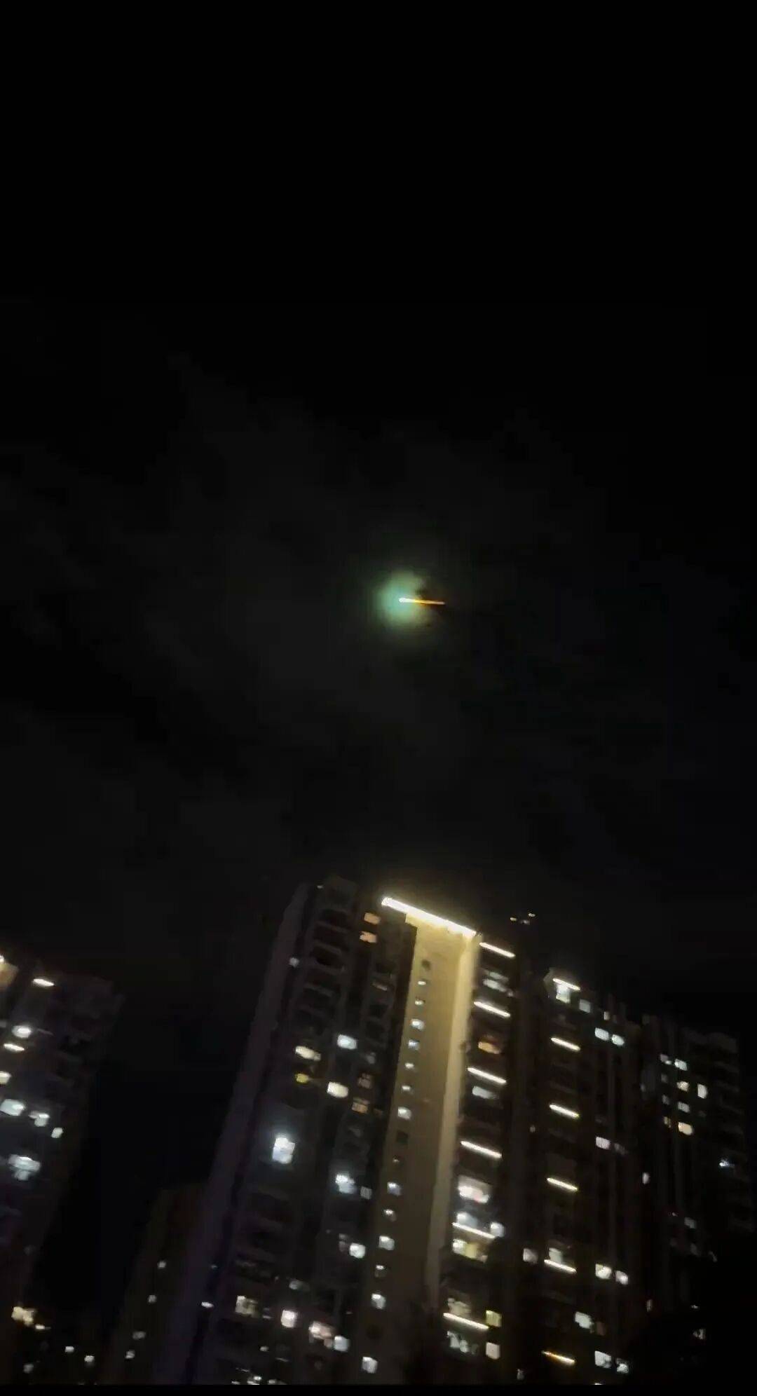 福建多地夜空现不明飞行物<strong></p>
<p>虚拟币ug</strong>？目击者称速度极快放蓝绿色光芒