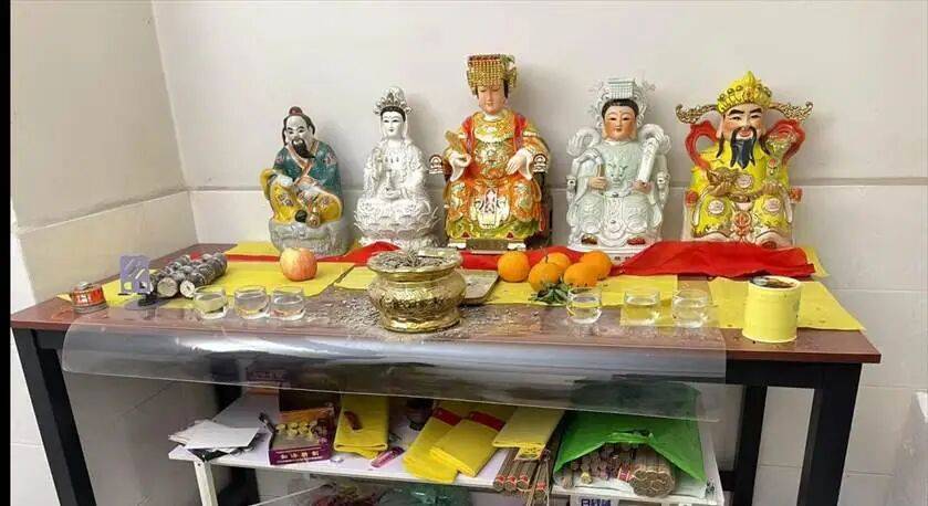 男子自称“玉皇大帝”<strong></p>
<p>虚拟币咨询</strong>，奸淫妇女10人，敛财超500万元