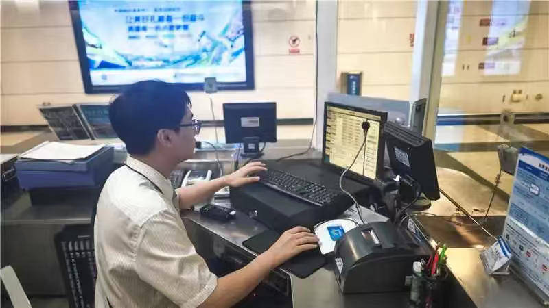 一根牙签“抢”回25万元！一老年乘客手机被“黑”<strong></p>
<p>虚拟币炒作</strong>，地铁值班站长紧急取卡