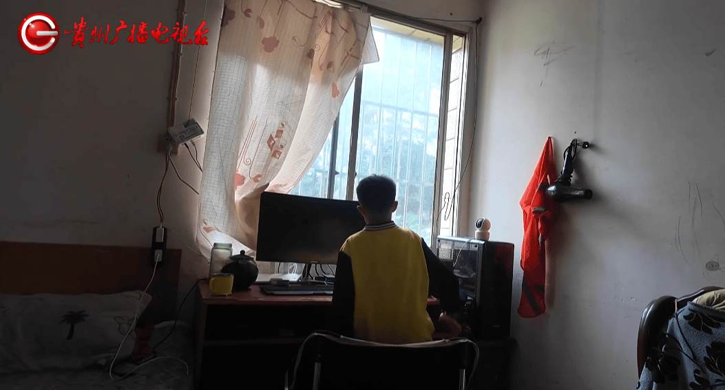 心酸！12岁男孩“独居”贵阳一安置房内<strong></p>
<p>虚拟币接口</strong>，父亲回应：迫于无奈，因为……