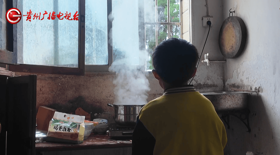 心酸！12岁男孩“独居”贵阳一安置房内<strong></p>
<p>虚拟币接口</strong>，父亲回应：迫于无奈，因为……