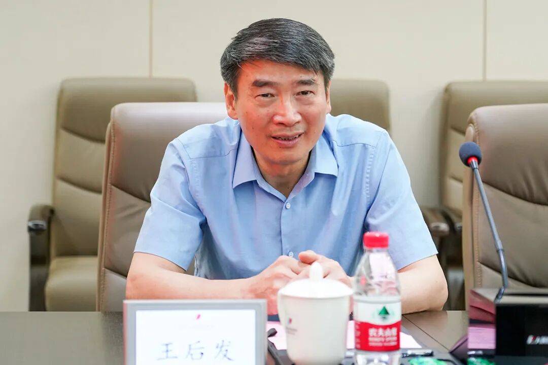 县委书记主动交代问题7个月后<strong></p>
<p>虚拟币研发</strong>，县人大常委会原主任也主动交代问题，两人长期共事