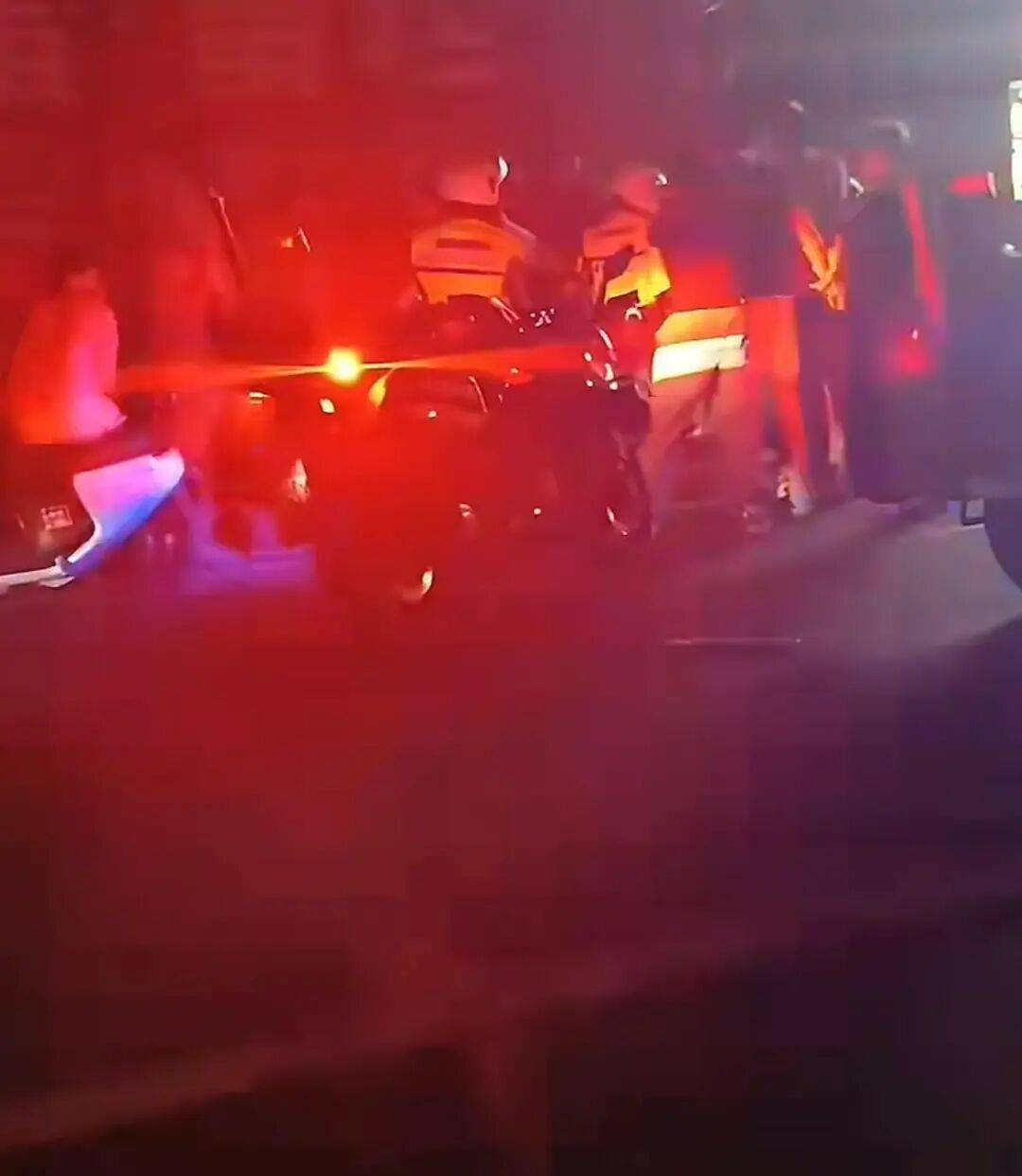 赣州警方通报“一餐饮店深夜多人打架斗殴”：2人酒后与邻桌发生冲突<strong></p>
<p>虚拟币研发</strong>，用酒瓶砸伤对方，并取刀致对方轻伤，涉案人员已被采取强制措施