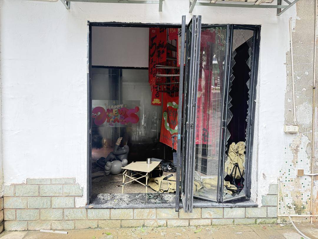 台风天珠海一司机驾越野车造浪冲破多家店玻璃<strong></p>
<p>手机虚拟币挖矿</strong>，警方：行拘10日！