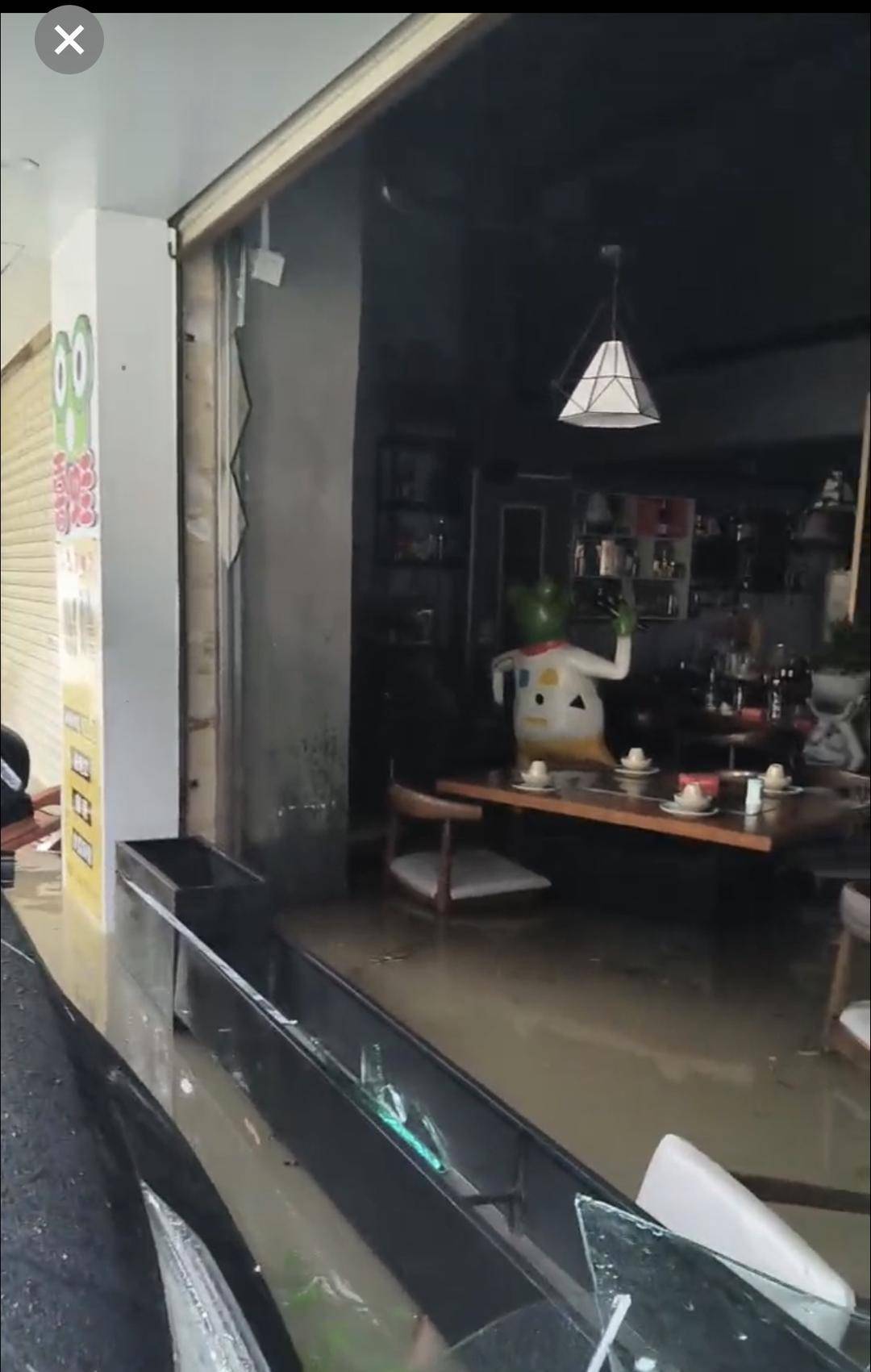 台风天珠海一司机驾越野车造浪冲破多家店玻璃<strong></p>
<p>手机虚拟币挖矿</strong>，警方：行拘10日！