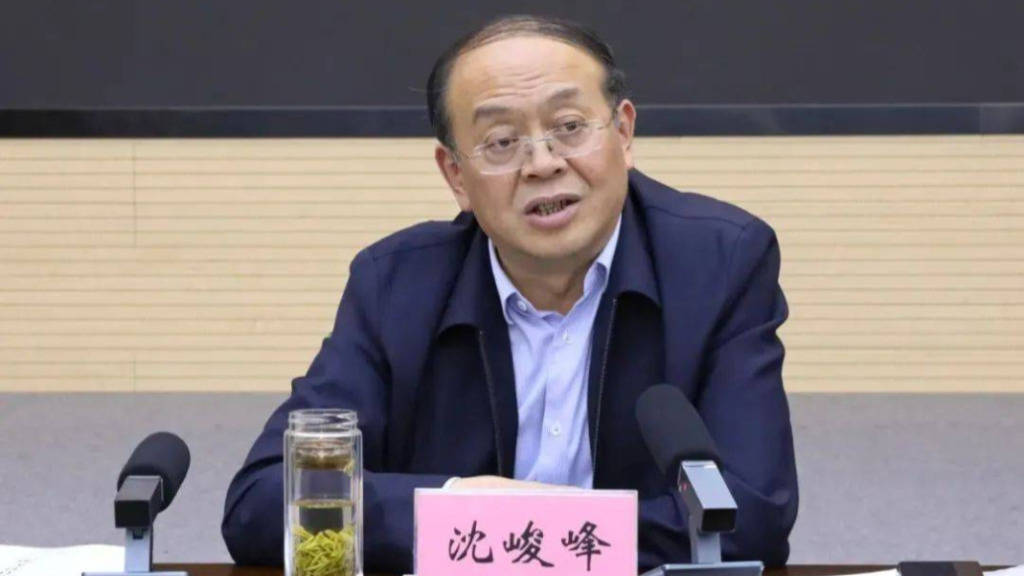 沈峻峰当选徐州市市长<strong></p>
<p>手机虚拟币挖矿</strong>，今年6月由泰州调任代理市长