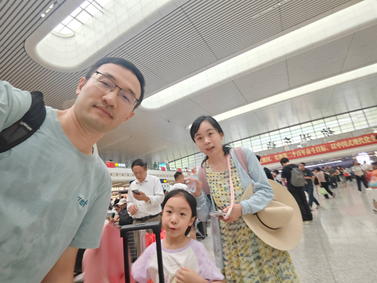 全杭州的娃都出动了？这是刚刚的火车东站<strong></p>
<p>买卖虚拟币</strong>！秋假大军即将席卷全国