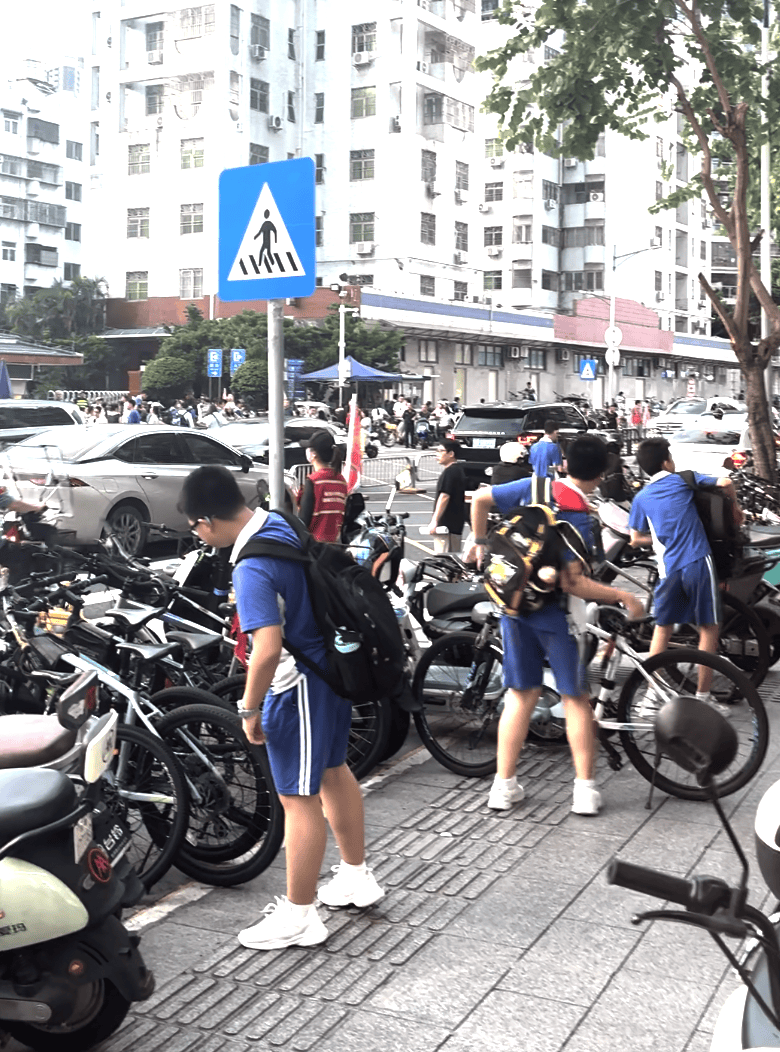 深圳一医院门口被指“举步维艰”<strong></p>
<p>买卖虚拟币</strong>！整治后记者实探:仍很堵