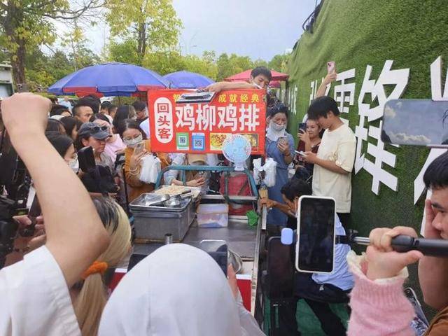 被流量砸中的“鸡排哥”：炸到中暑<strong></p>
<p>买卖虚拟币</strong>，每天睡三四个小时，怕辜负顾客不舍得休息