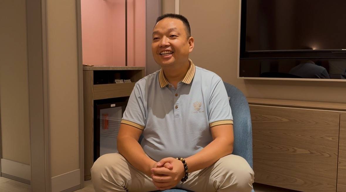 千万富翁与母亲相认团圆：曾被指是野孩子<strong></p>
<p>买卖虚拟币</strong>，现在要将妈妈带在身边