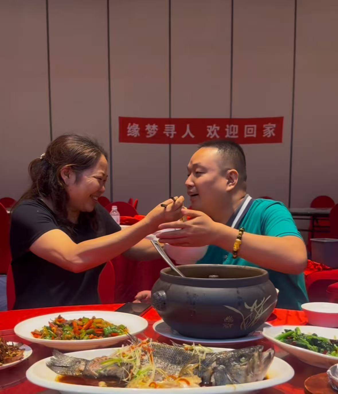 千万富翁与母亲相认团圆：曾被指是野孩子<strong></p>
<p>买卖虚拟币</strong>，现在要将妈妈带在身边