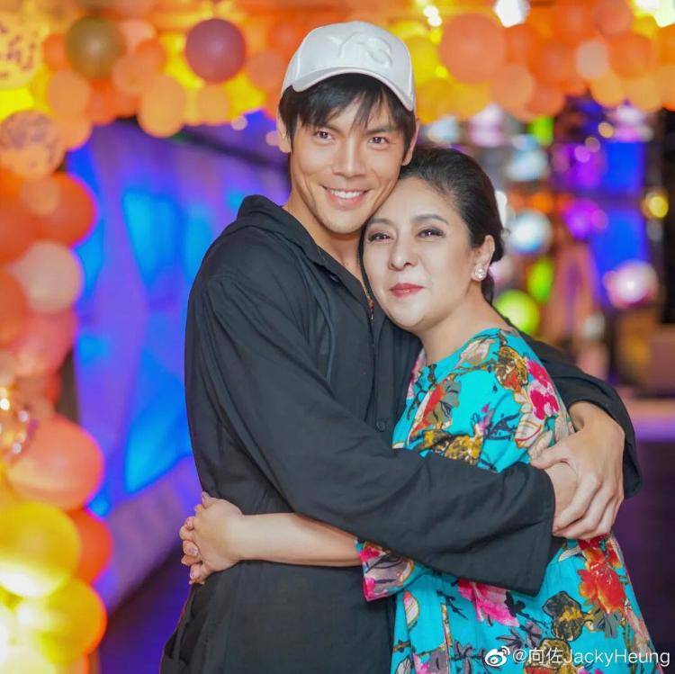 向太回应“向家破产”传闻：珠宝、豪宅都在<strong></p>
<p>虚拟币猴币</strong>，还养着1000多名员工；向佐力挺：说话的人请有点底线