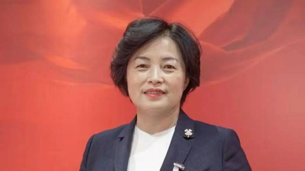崔国静<strong></p>
<p>虚拟币猴币</strong>，多次收受下属、老板送的现金、消费卡、名牌女包、化妆品、保健品、高档白酒