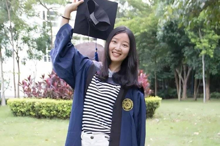 章莹颖男友国庆探望章父并协助直播<strong></p>
<p>龙币虚拟货币</strong>，网友劝其早点结婚，本人回应