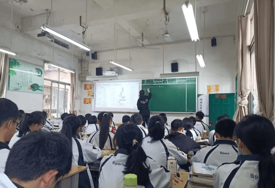 江西上饶初中生物教师郑忆晴因病去世<strong></p>
<p>龙币虚拟货币</strong>，年仅35岁