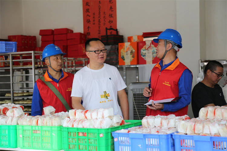 阖家团圆时<strong></p>
<p>马来西亚虚拟币</strong>，他们守护蓉城灯火