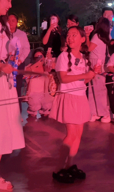 9岁小酒窝<strong></p>
<p>虚拟币买哪个</strong>，大大方方成顶流