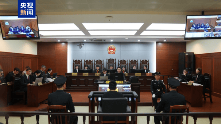 “司机泄愤撞死一家三口”<strong></p>
<p>熵虚拟币</strong>，逝者家属最新发声