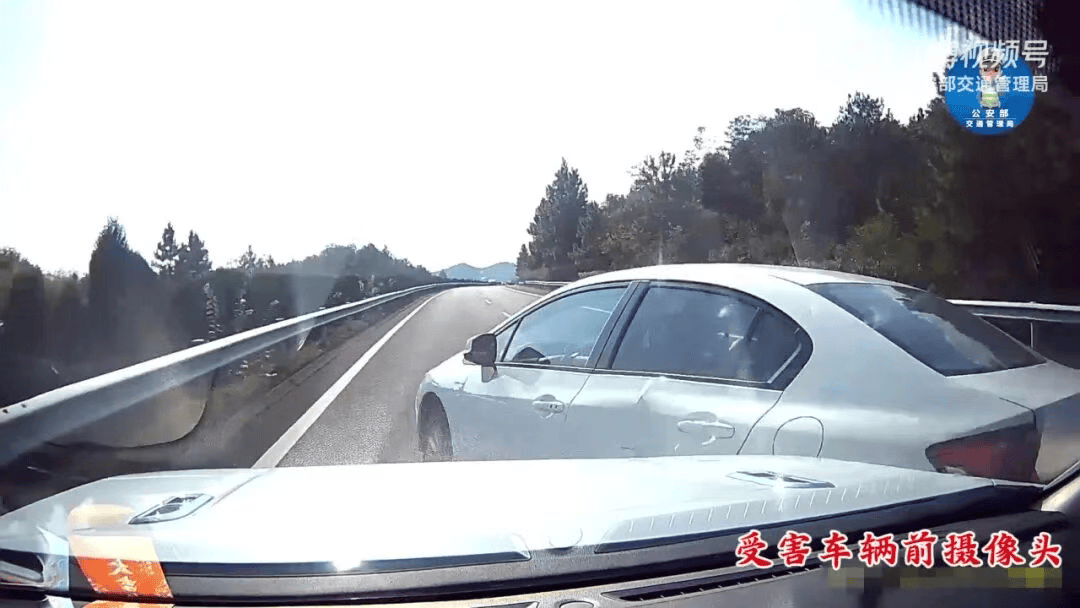 “我撒谎天打雷劈！”男子高速突然强行变道致翻车<strong></p>
<p>熵虚拟币</strong>，反诬赖对方