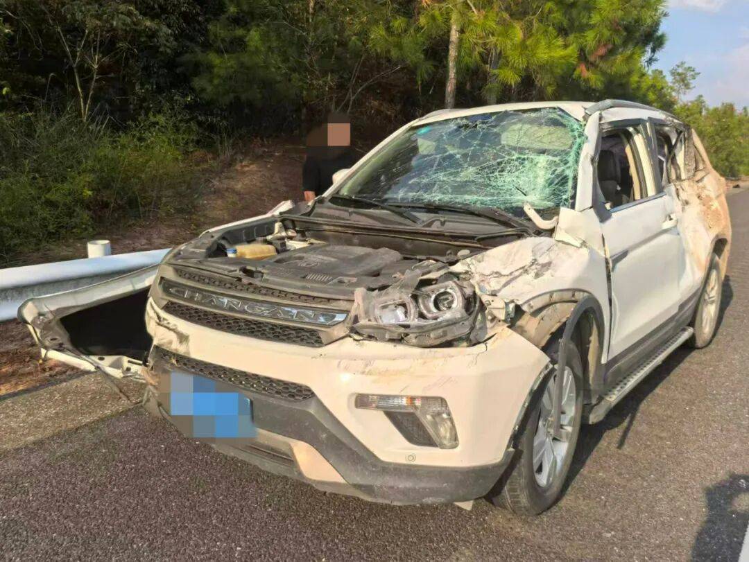 “我撒谎天打雷劈！”男子高速突然强行变道致翻车<strong></p>
<p>熵虚拟币</strong>，反诬赖对方