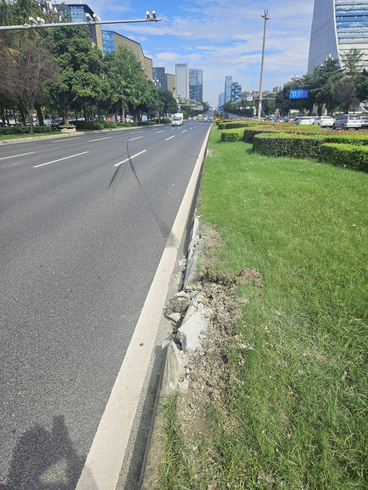 成都发生一起严重交通事故<strong></p>
<p>聚币网虚拟币</strong>，上游新闻实地探访：燃烧留下的印记仍在