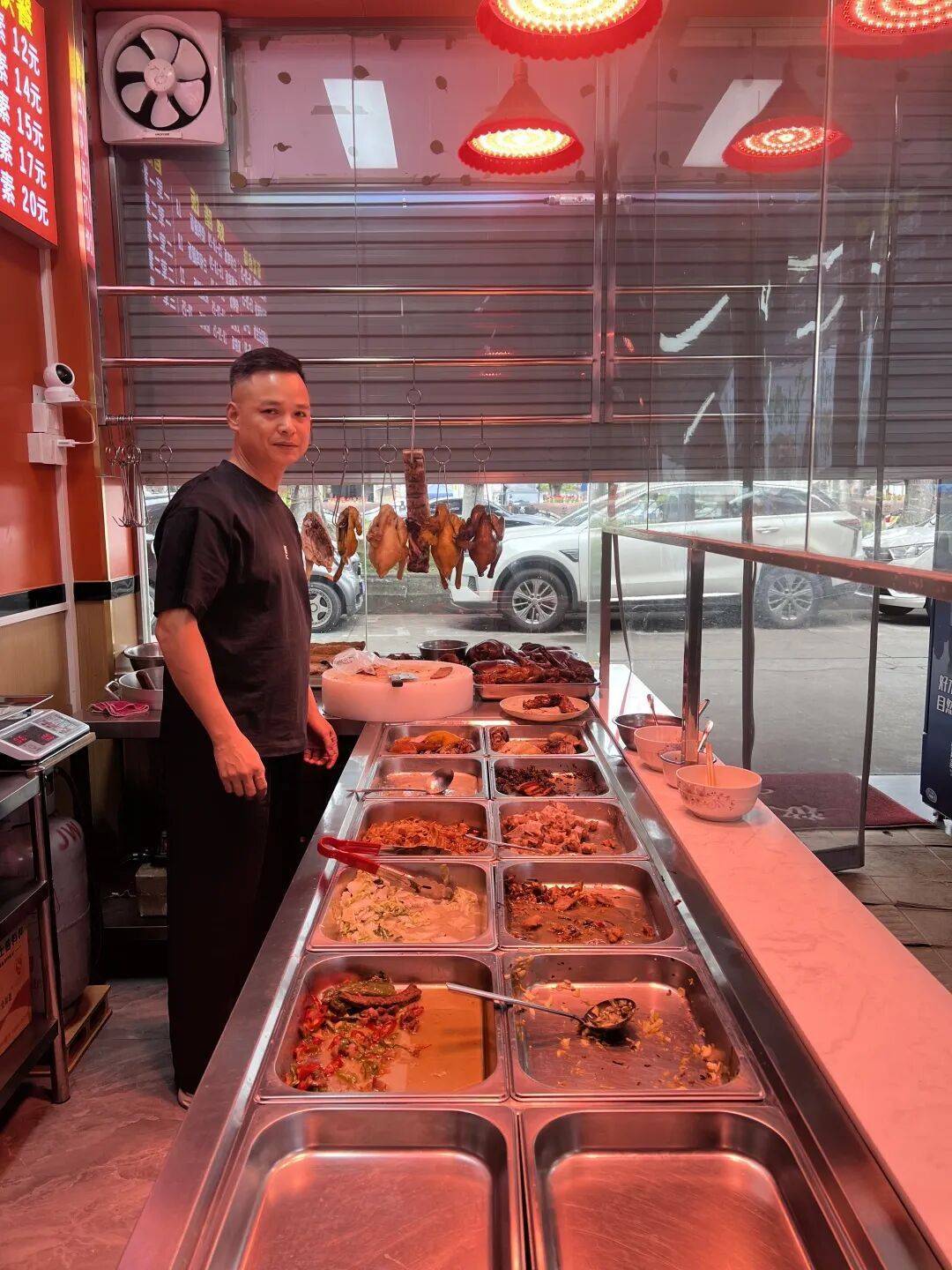 小伙到广州一猪脚饭店吃免费“2号餐”<strong></p>
<p>虚拟币走势图</strong>，突然跪地道谢，老板娘：以后要吃饭就直接过来