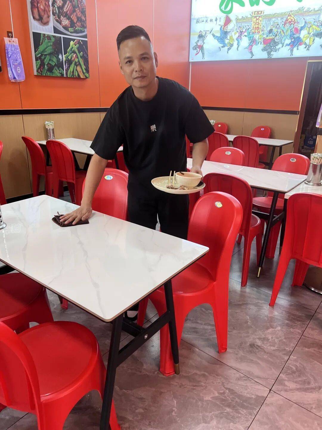 小伙到广州一猪脚饭店吃免费“2号餐”<strong></p>
<p>虚拟币走势图</strong>，突然跪地道谢，老板娘：以后要吃饭就直接过来