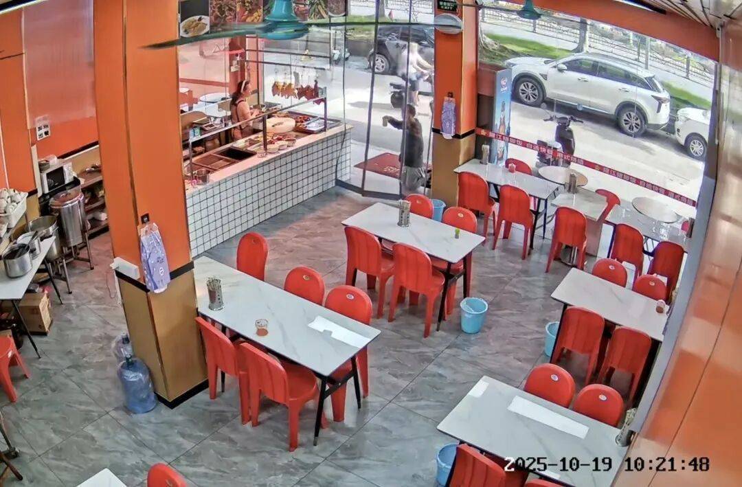 小伙到广州一猪脚饭店吃免费“2号餐”<strong></p>
<p>虚拟币走势图</strong>，突然跪地道谢，老板娘：以后要吃饭就直接过来