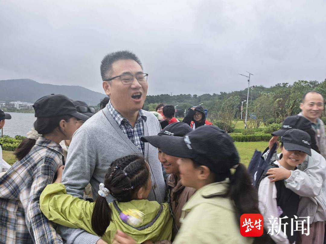 “叔叔是江苏的<strong></p>
<p>虚拟币走势图</strong>，将来一定带你们去看看！”镇江警官不忘承诺，四次组织近百名藏区学子来苏研学