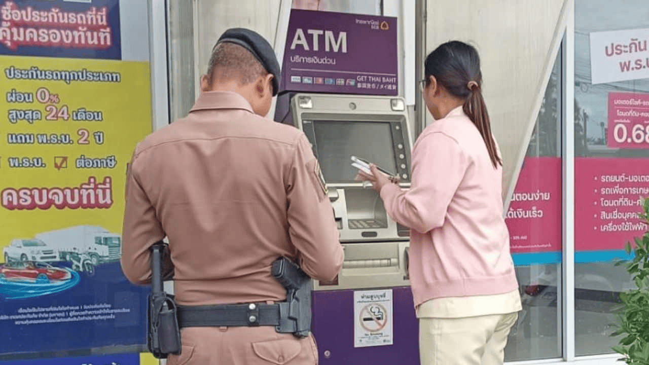 泰国女子在ATM机取钱<strong></p>
<p>虚拟币资讯</strong>,取款口突然窜出一条蛇