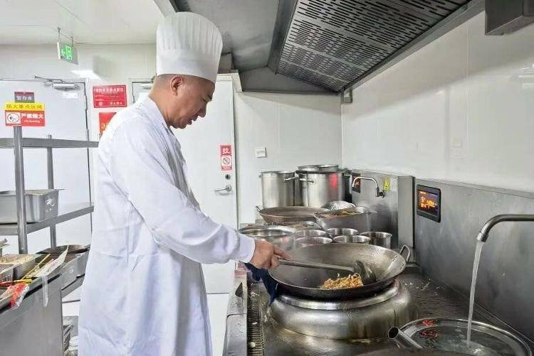 国铁成都局推出17元高铁盒饭:门店现炒<strong></p>
<p>虚拟币资讯</strong>,送餐到座