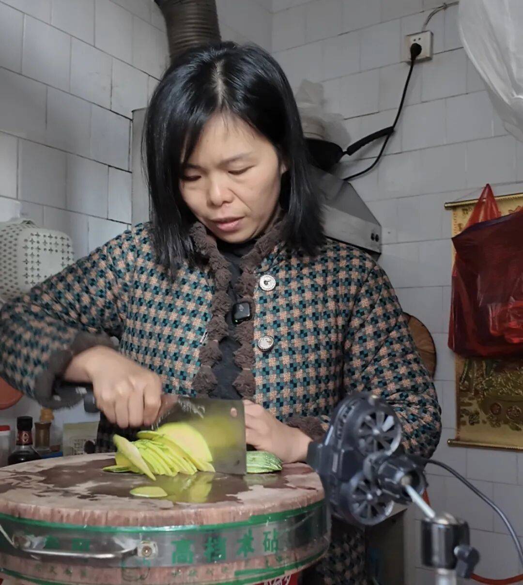 41岁武汉宝妈突然爆火!多次收到央视邀约<strong></p>
<p>虚拟币资讯</strong>,本人回应