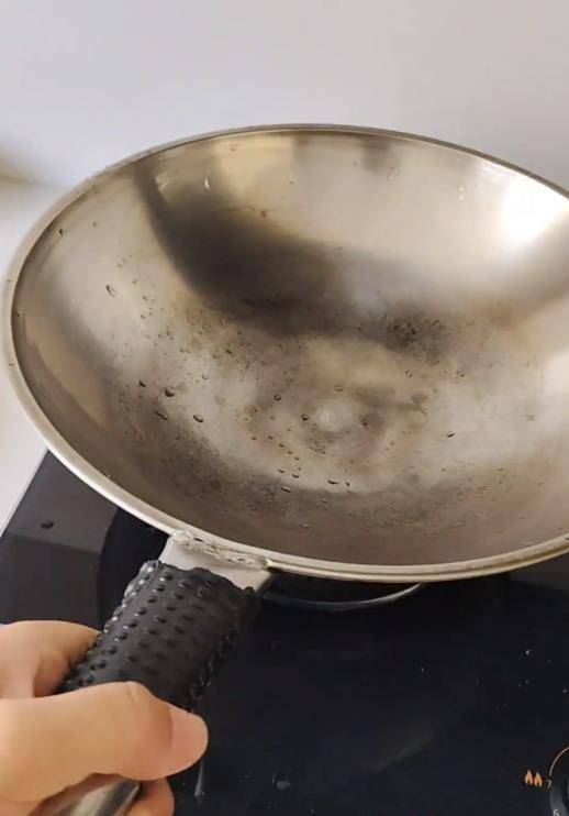 铁锅用了二三十年仍不粘不锈<strong></p>
<p>虚拟币分叉</strong>,女子在线寻厂家想“再买一个”,厂家称已停产