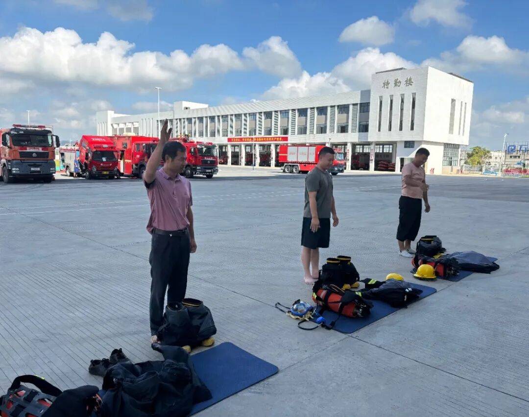 训考结合砺精兵<strong></p>
<p>怎样买虚拟币</strong>!高新区微型消防站技能培训暨考核顺利举行