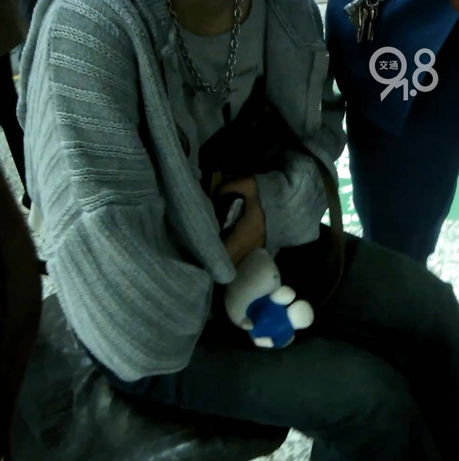 杭州地铁内<strong></p>
<p>虚拟币方案</strong>，女乘客突然崩溃大哭！紧接着……这一幕被拍下