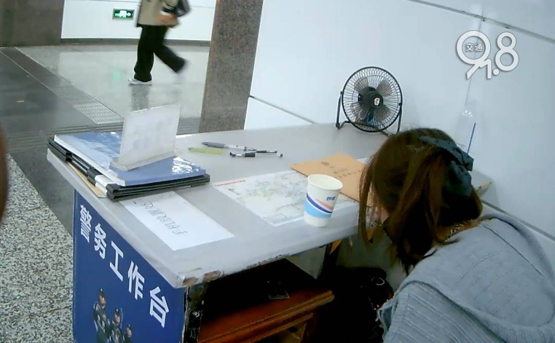 杭州地铁内<strong></p>
<p>虚拟币方案</strong>，女乘客突然崩溃大哭！紧接着……这一幕被拍下