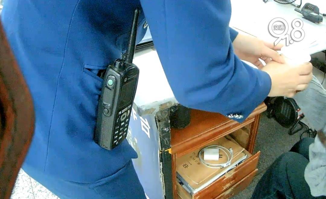 杭州地铁内<strong></p>
<p>虚拟币方案</strong>，女乘客突然崩溃大哭！紧接着……这一幕被拍下