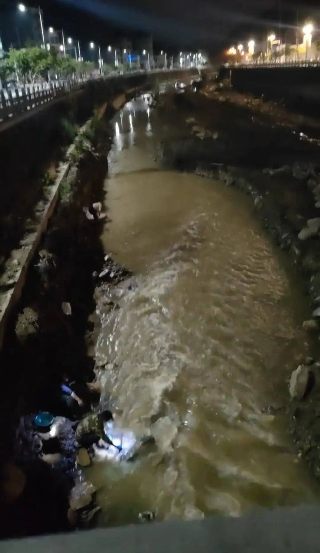 “一盆出5克多”<strong></p>
<p>虚拟币push</strong>,多人凌晨下河淘金!当地警方回应