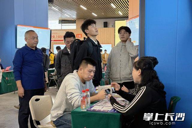 700余名退役军人及军属长沙求职<strong></p>
<p>飞币虚拟币</strong>,165人达成意向