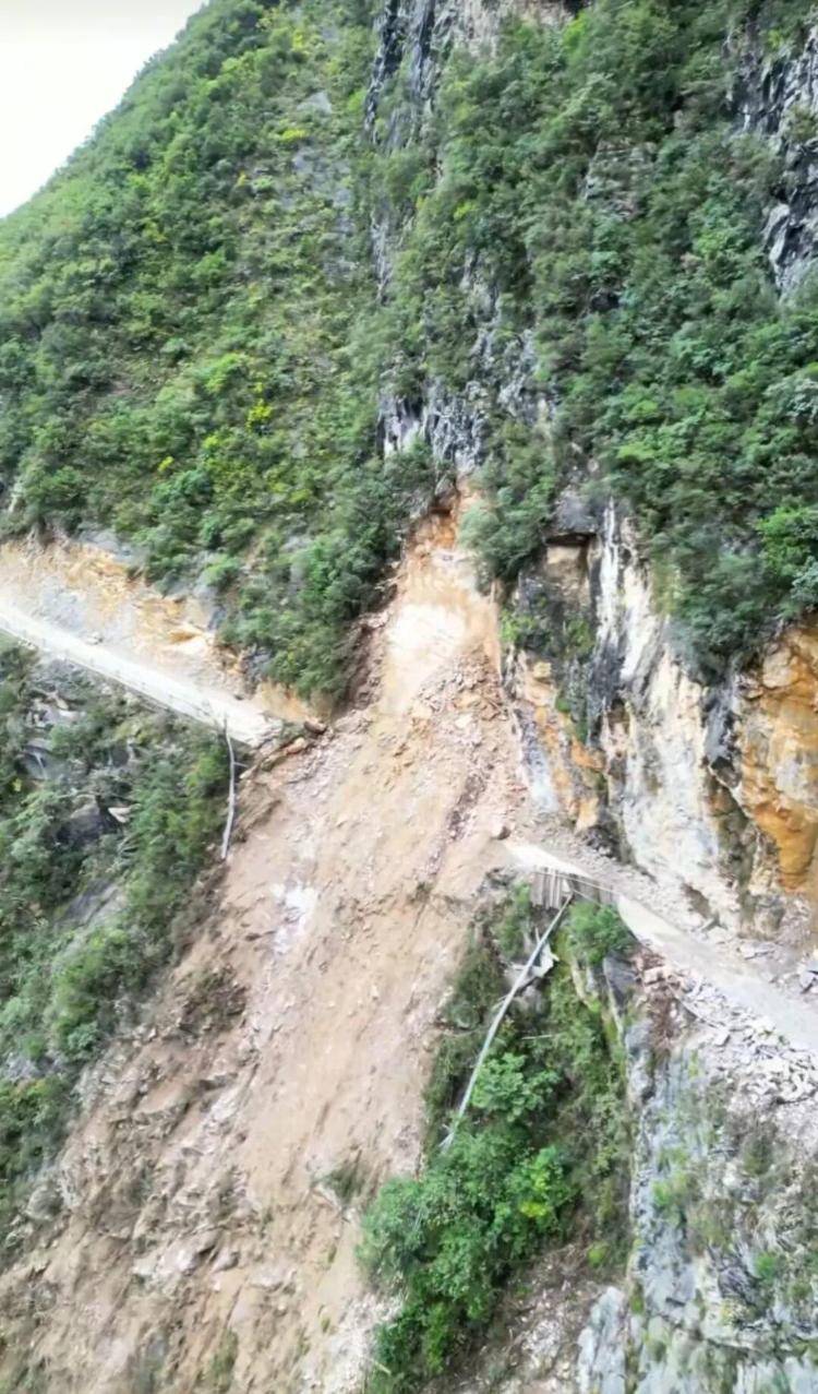 重庆网红“挂壁公路”垮塌<strong></p>
<p>飞币虚拟币</strong>,附近村民外出绕行已半月盼修复,当地:已完成排危,正在修