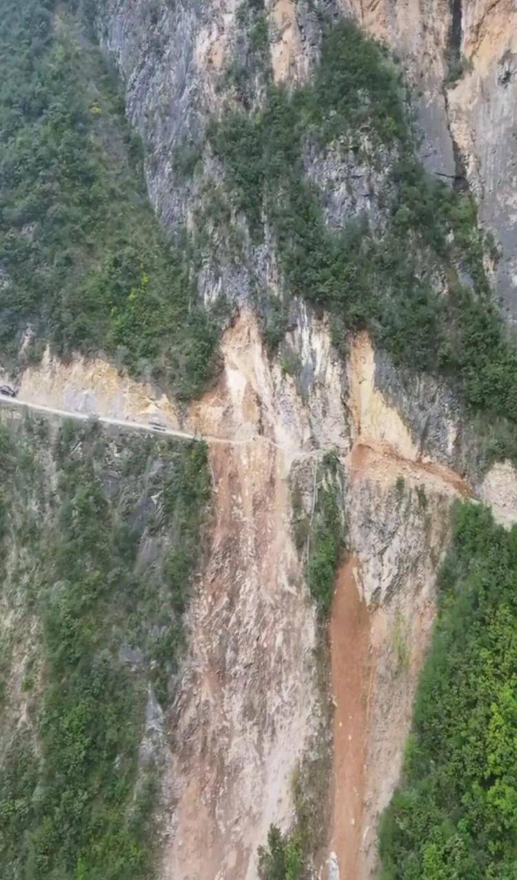 重庆网红“挂壁公路”垮塌<strong></p>
<p>飞币虚拟币</strong>,附近村民外出绕行已半月盼修复,当地:已完成排危,正在修