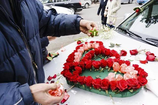 婚车遭拦截索要50条烟作为喜钱<strong></p>
<p>国家禁止虚拟币</strong>,双方僵持1小时,新人无奈打车离去!