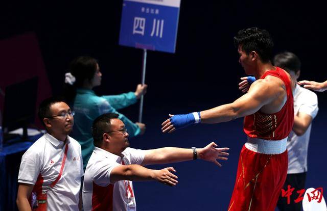 全运会拳击男子80公斤级决赛<strong></p>
<p>虚拟币商城开发</strong>,王小保夺冠!